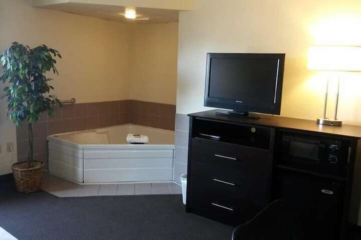 1 King Bed Suite (7 of 17)