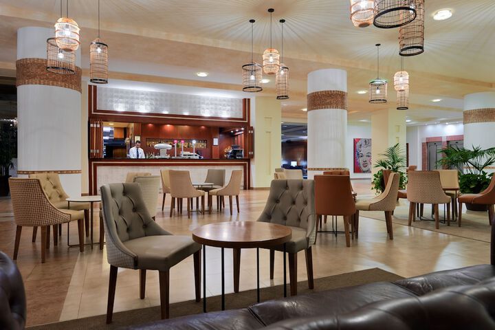 Lounge 62 of 75