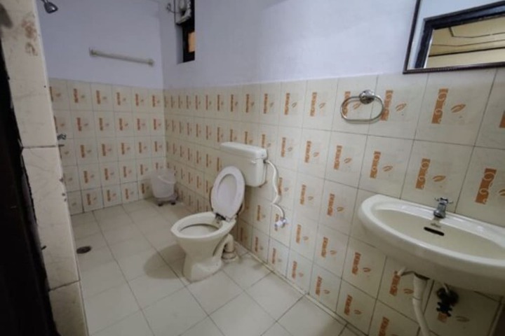 Room 8 of 12
