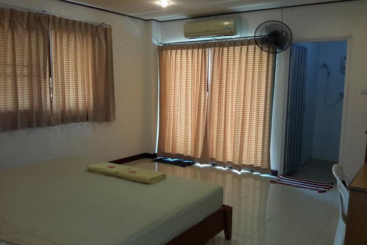 Room 5 of 13