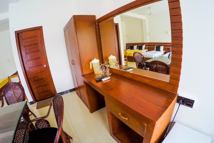 Room 10 of 25