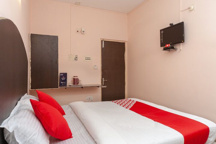 Room 6 of 16