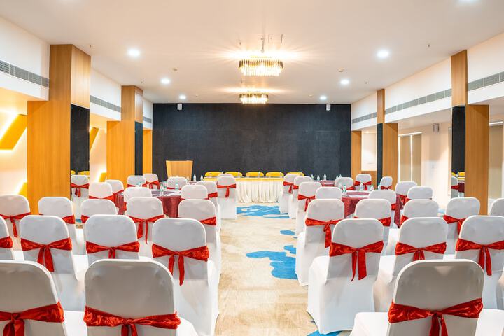 Ballroom/Hall 26 of 31