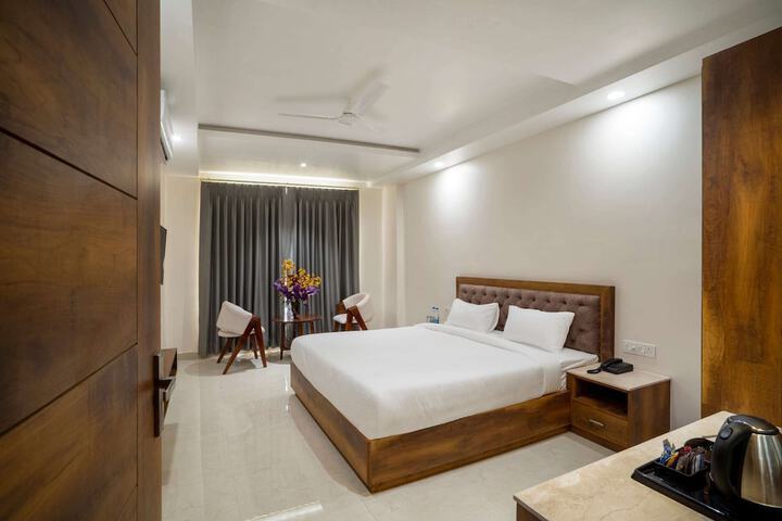 Room 3 of 10