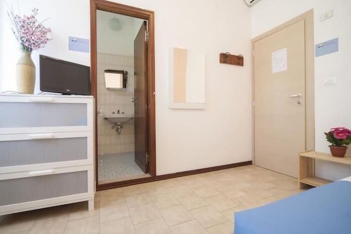 Room 14 of 39