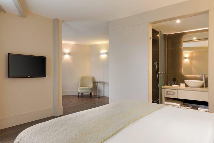 Room 15 of 35
