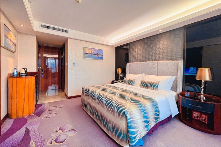 Room 5 of 83