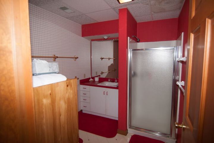 Room 9 of 87
