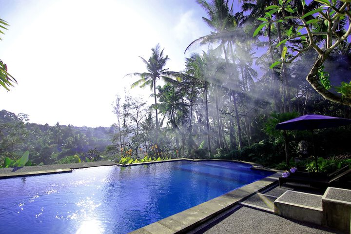 Pool Hotel