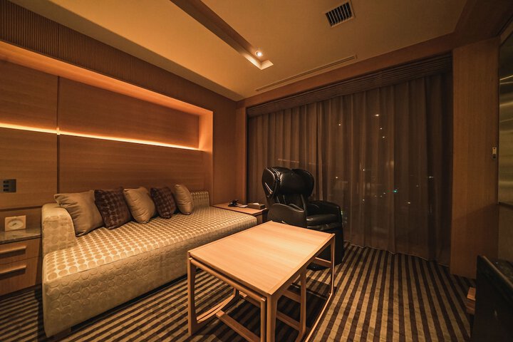 Room 11 of 45