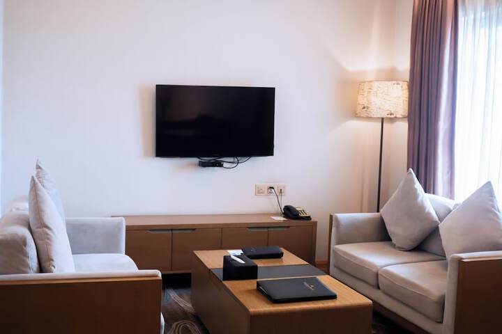 Room 35 of 102