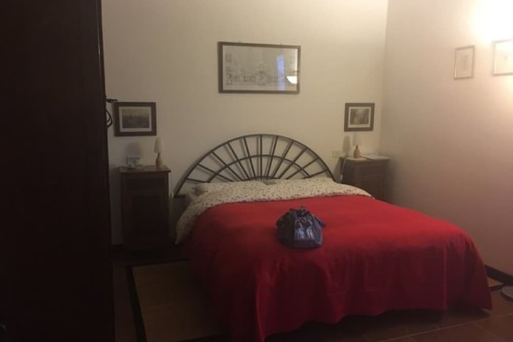 Room 6 of 8