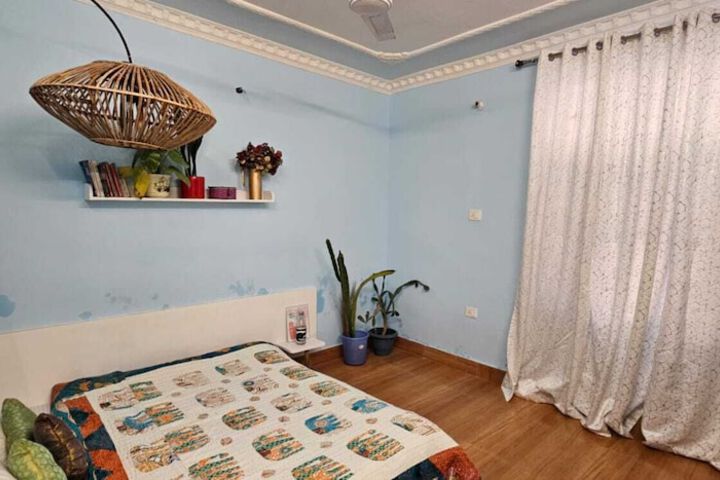 Room 2 of 63