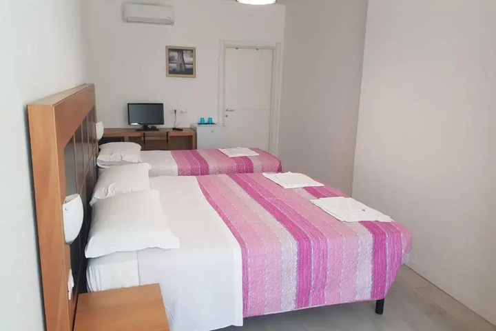Room 2 of 7