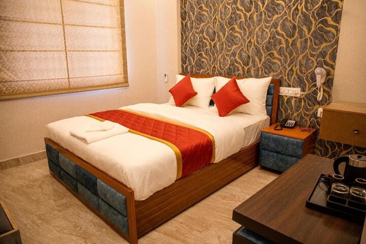 Room 3 of 16