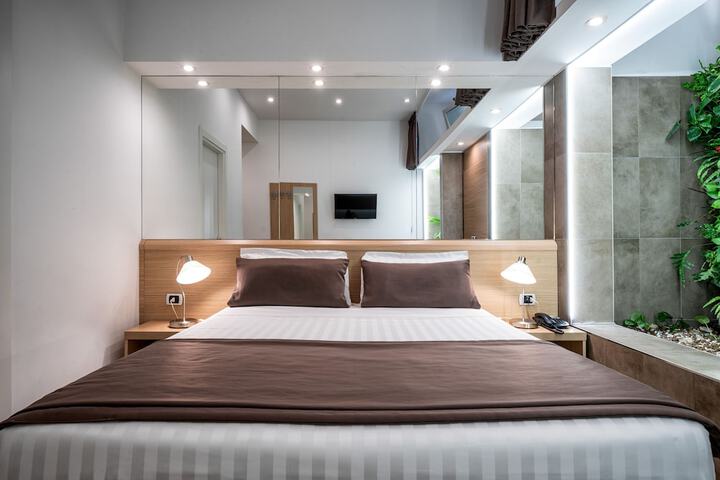Room 9 of 30