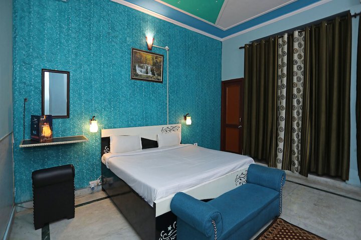 Room 13 of 22