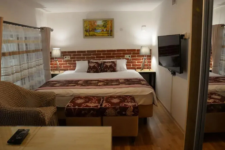 Room 5 of 14