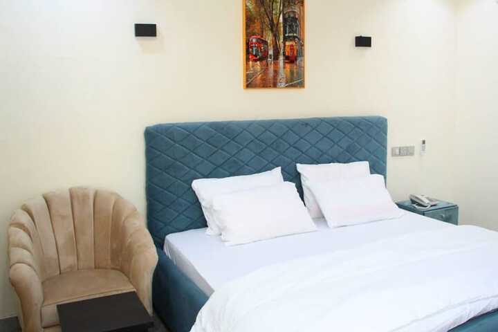 Room 8 of 15