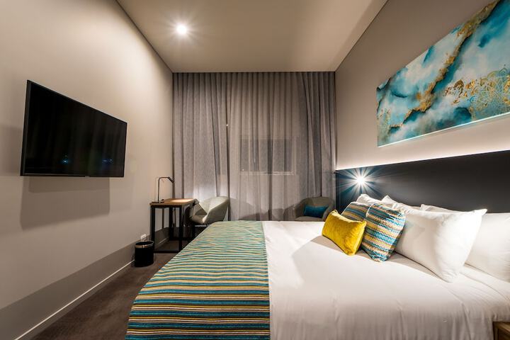 Room 4 of 34