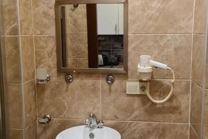 Room 32 of 32