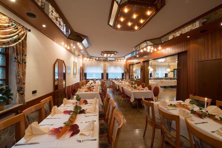 Dining 40 of 61