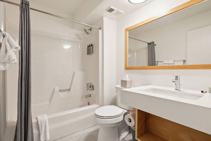 Room 73 of 123