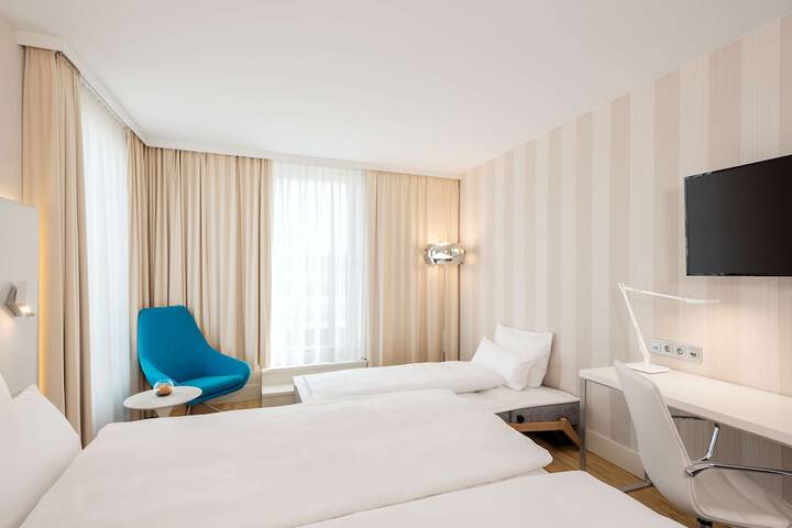 Room 16 of 36