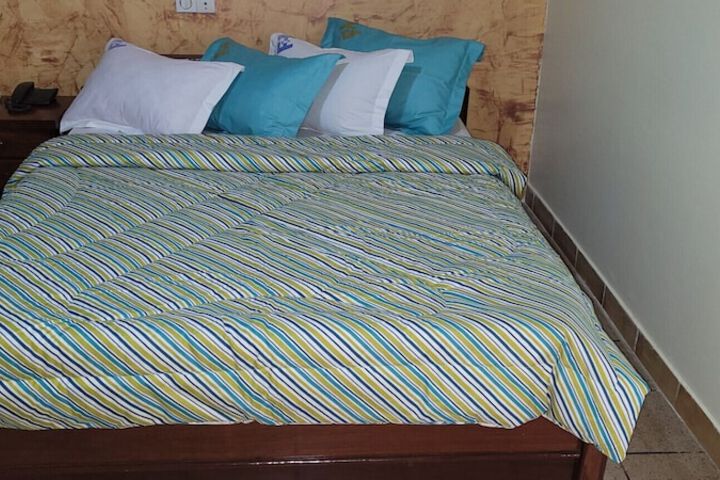 Room 12 of 25