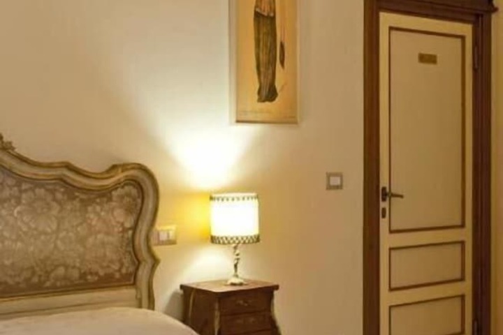 Room 21 of 50