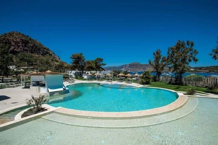 Hotel with Pool