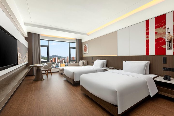 Room 7 of 19