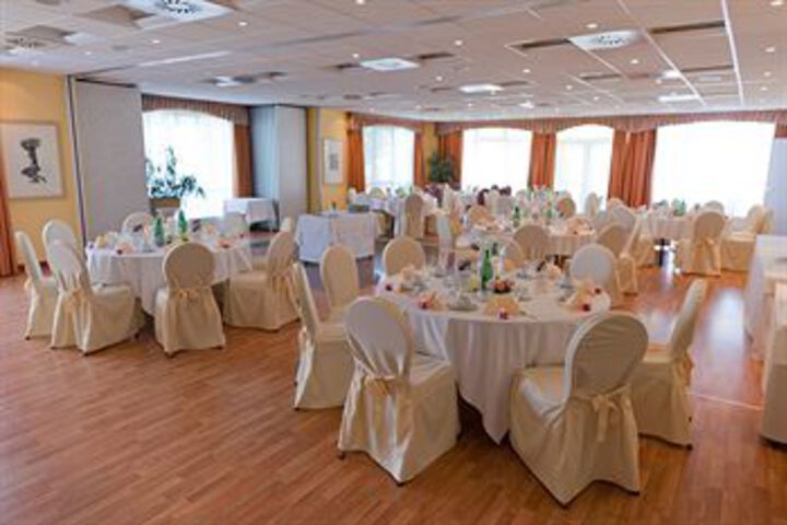 Ballroom/Hall 2 of 39