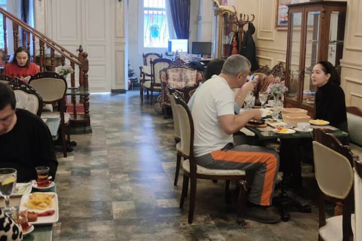 Dining 77 of 128