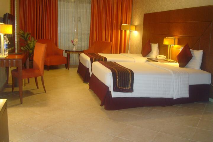 Room 10 of 39