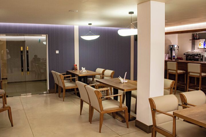 Lounge 87 of 104