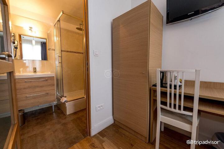 Room 10 of 49