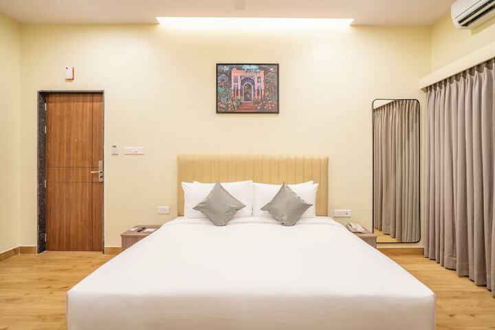 Room 7 of 9