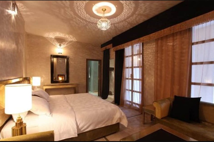 Room 15 of 48