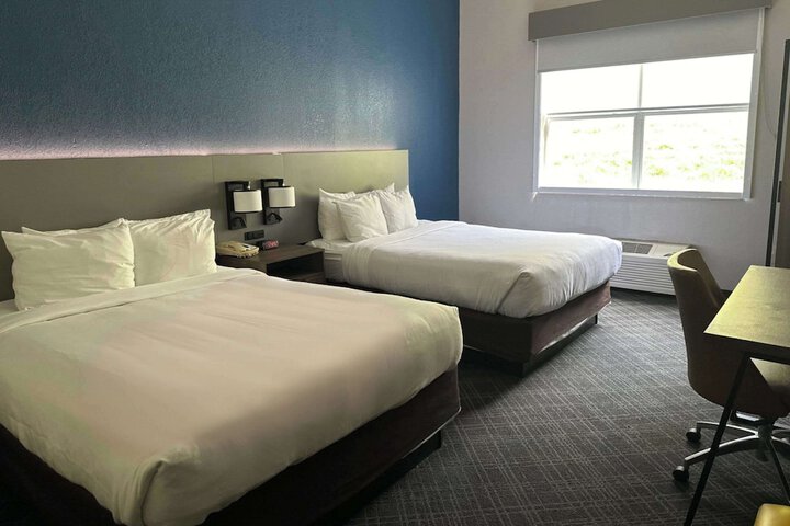 Suite King Bed Accessible (7 of 12)