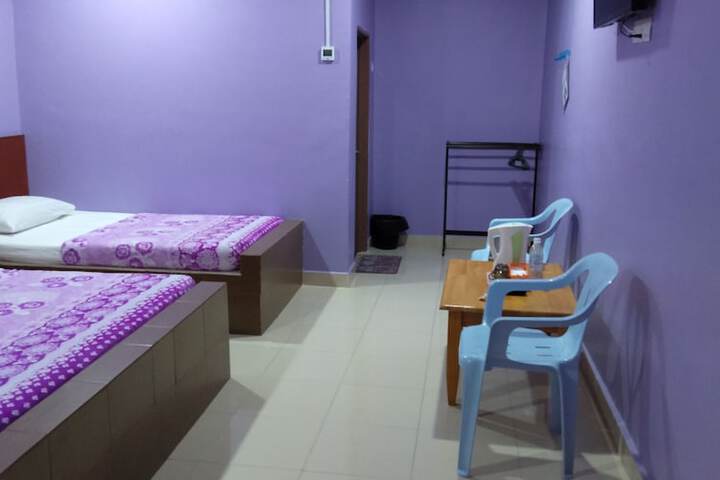 Room 13 of 30