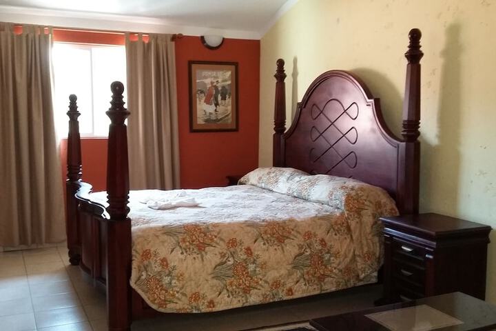 Room 6 of 28