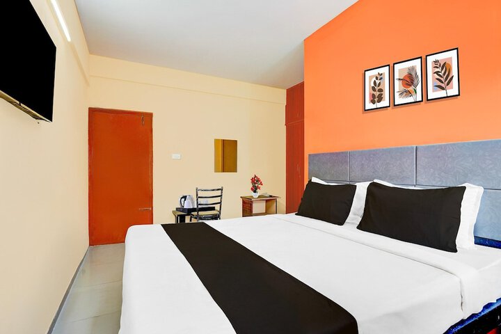 Room 9 of 32
