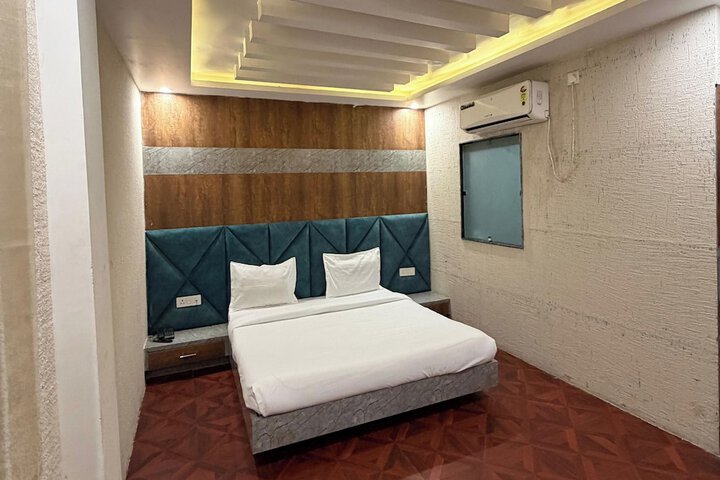 Room 10 of 30