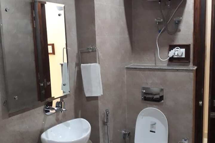 Room 16 of 30
