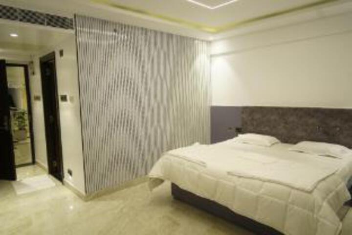 Room 6 of 7