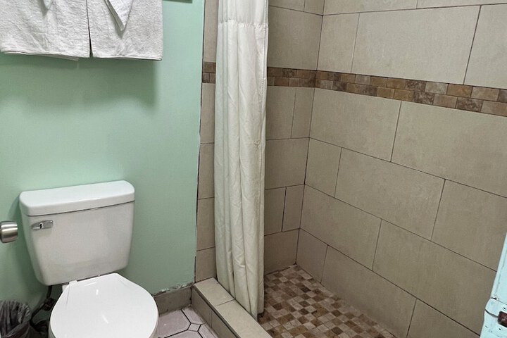 Room 12 of 16