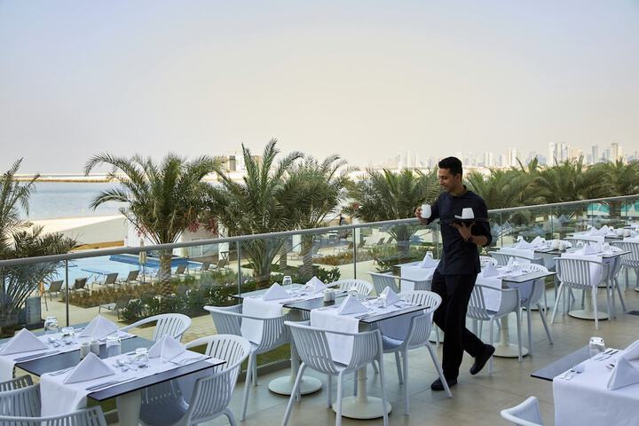Dining 72 of 77