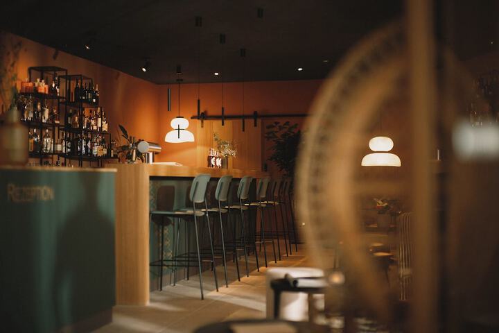 Lounge 91 of 106