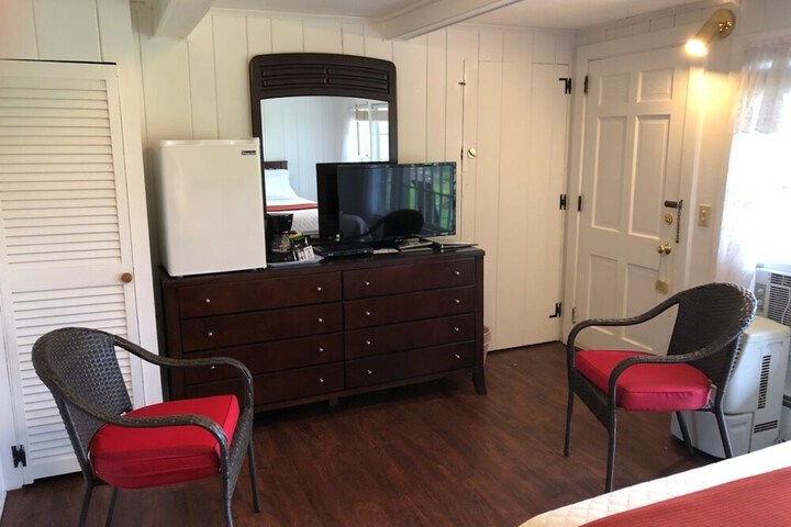 Room 8 of 43
